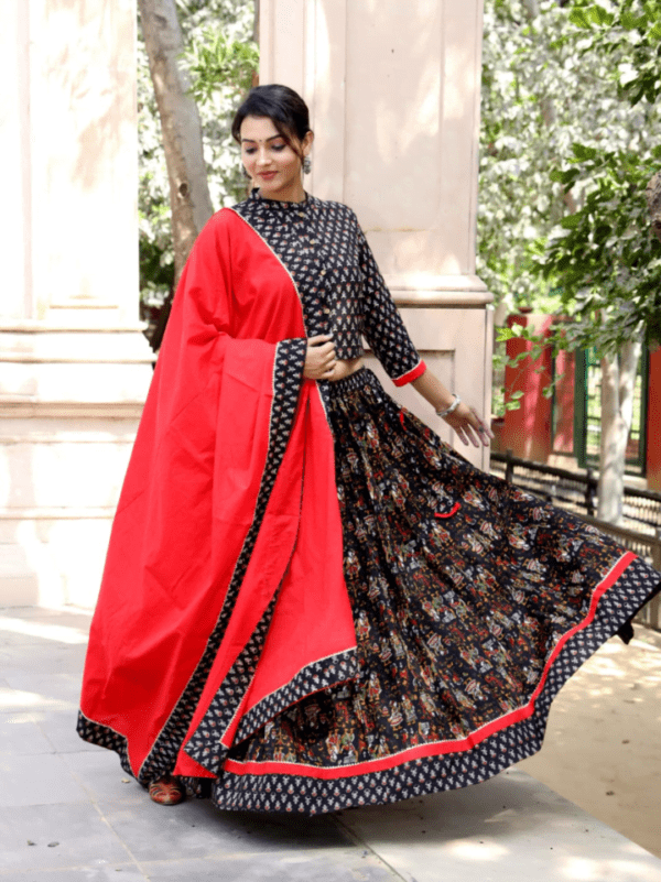 Crop Top Lehenga With Mulmul Dupatta