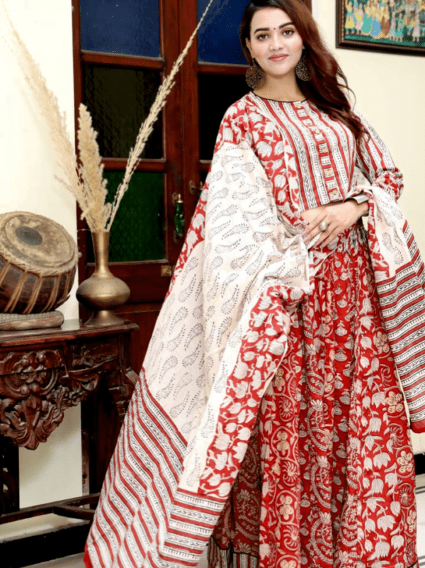 Crop Top Lehenga With Mulmul Dupatta