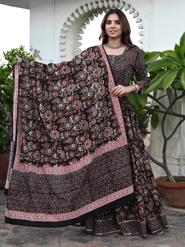 black lehenga for women