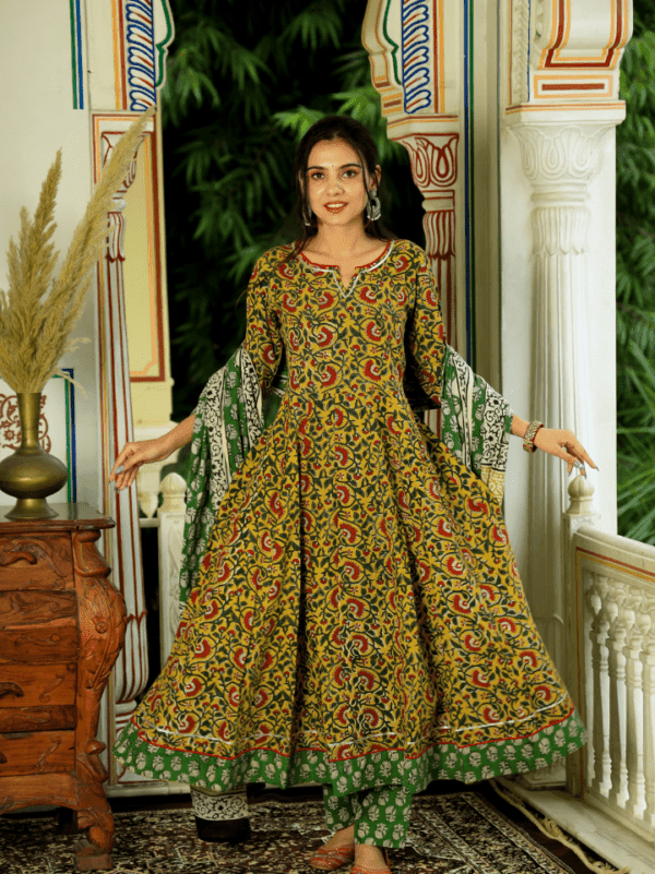 anarkali kurti with dupatta