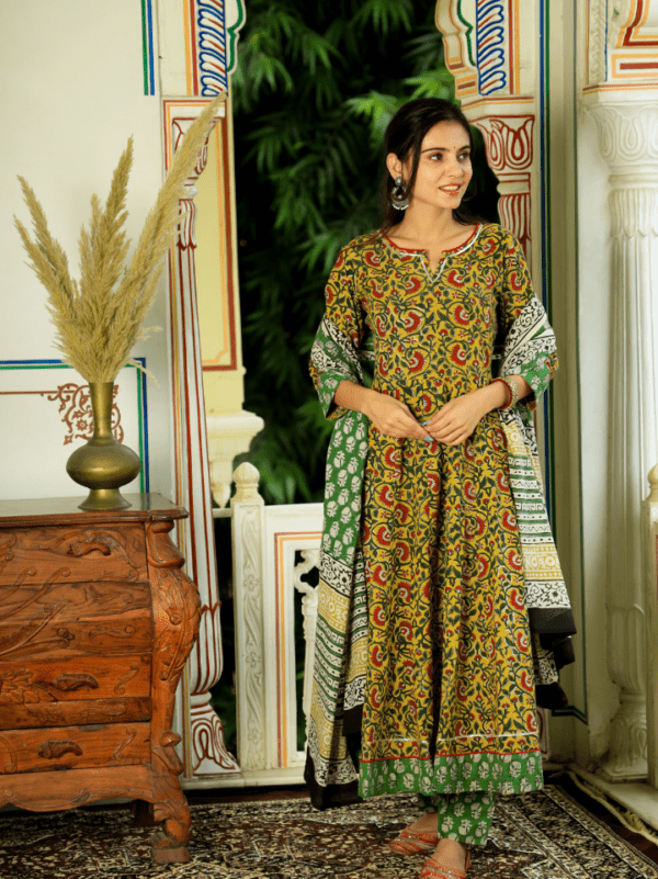 anarkali kurti with dupatta