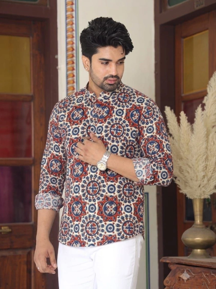 Light beige royal motif printed short kurta with mandarin collar for men — pure cotton, Bagru | SA Fab